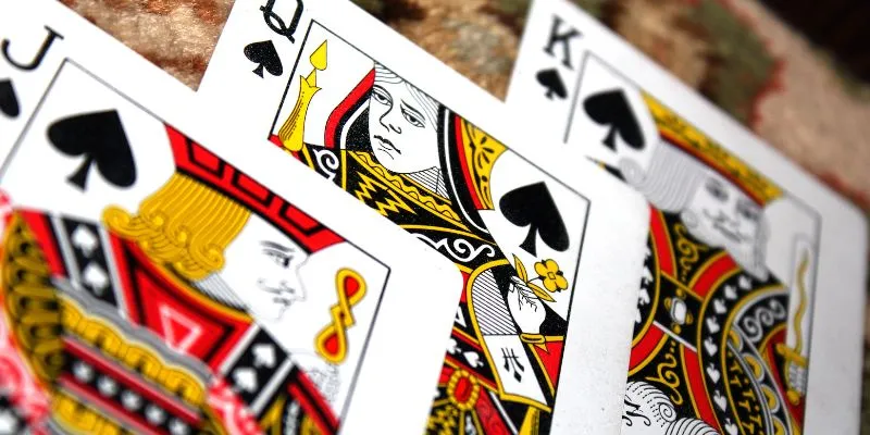Player cần có chiến lược xây dựng tổ hợp quân bài để nhanh chiến thắng